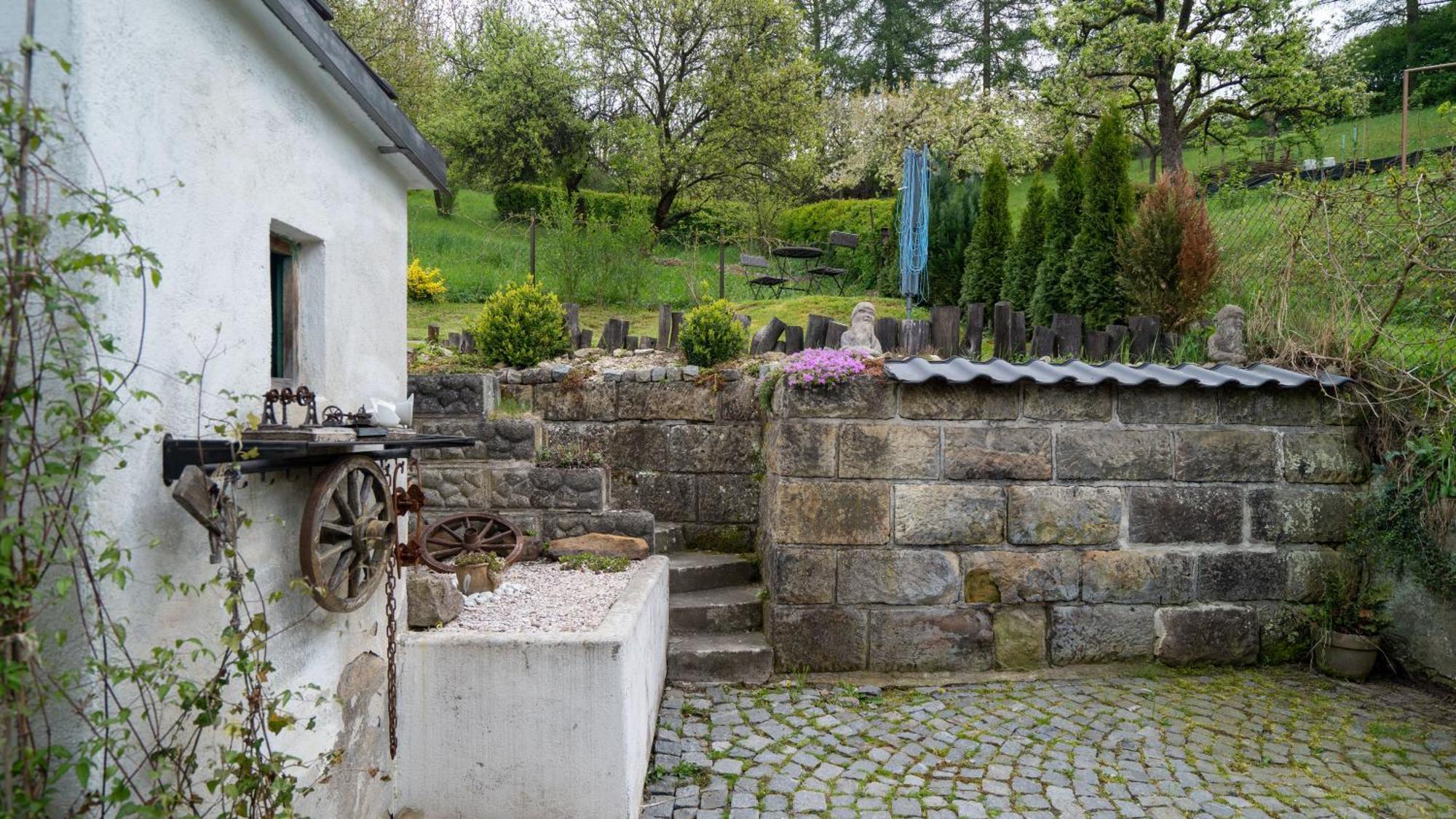 Chalupa Ema Nikol Rovensko pod Troskami Exterior foto